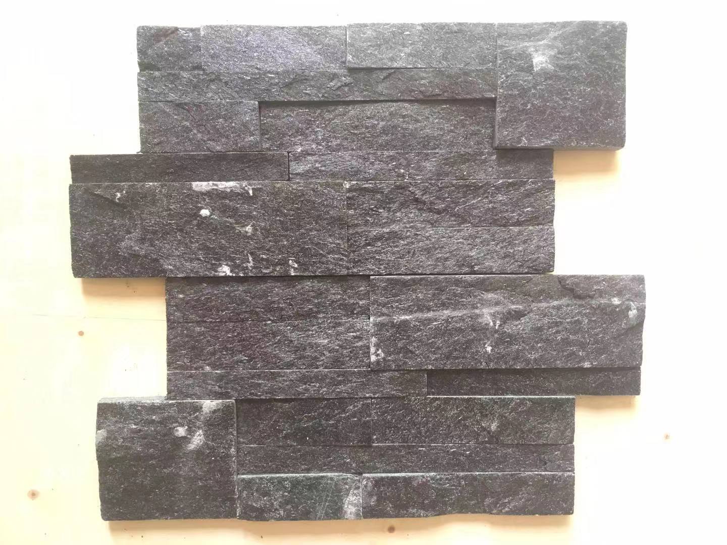 высокай якасці нерэгулярны прадстаўнік блакітнага кварцу