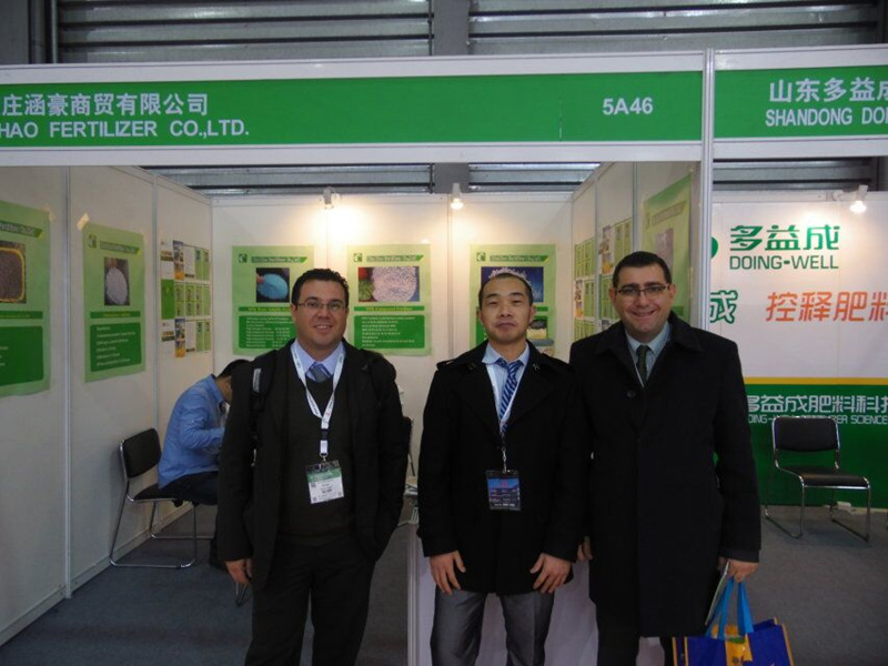 white nitrogen fertilizer ammonium sulphate