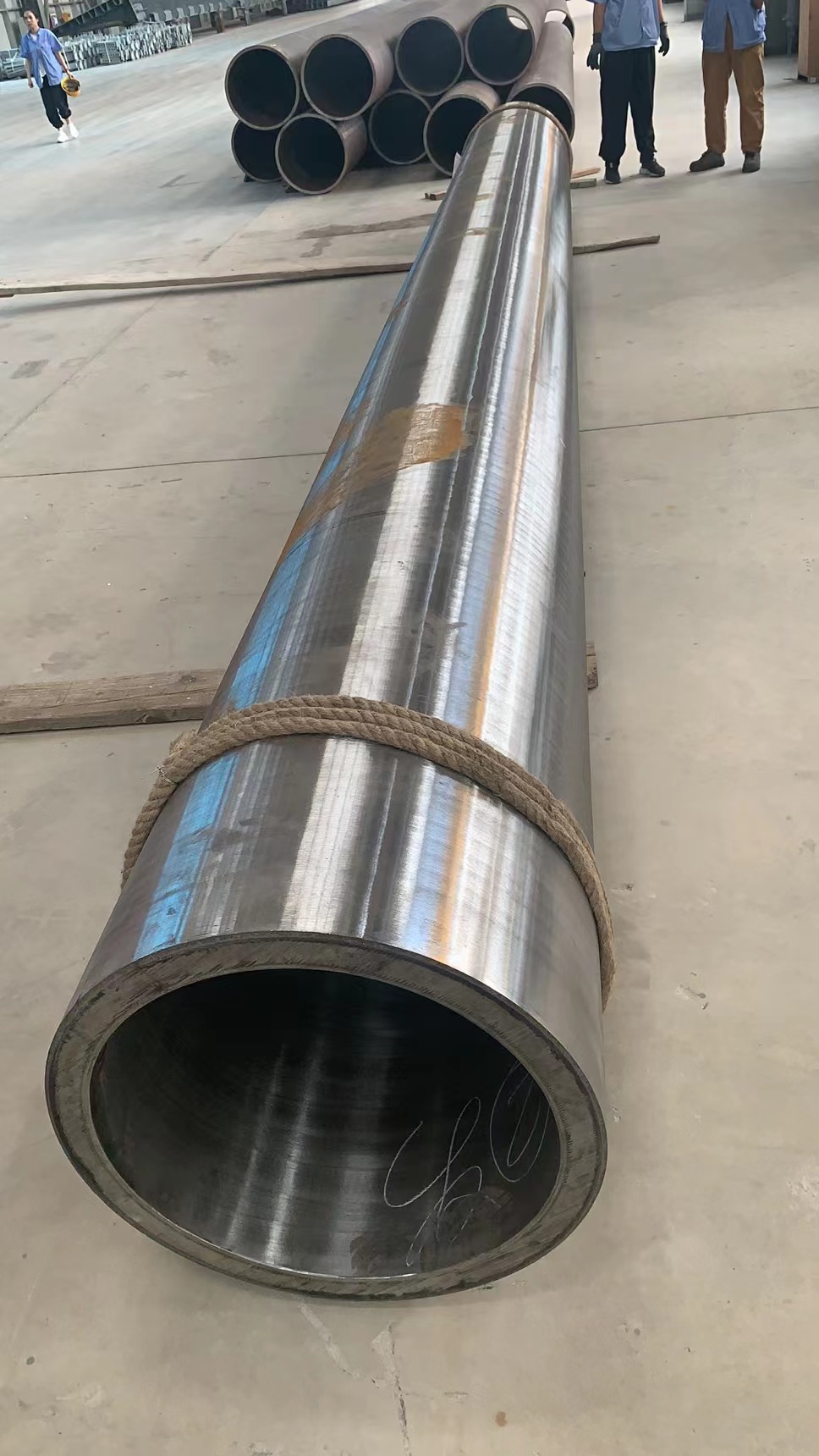 Chinese steel pipe suppliers specialize in sawn steel pipes.