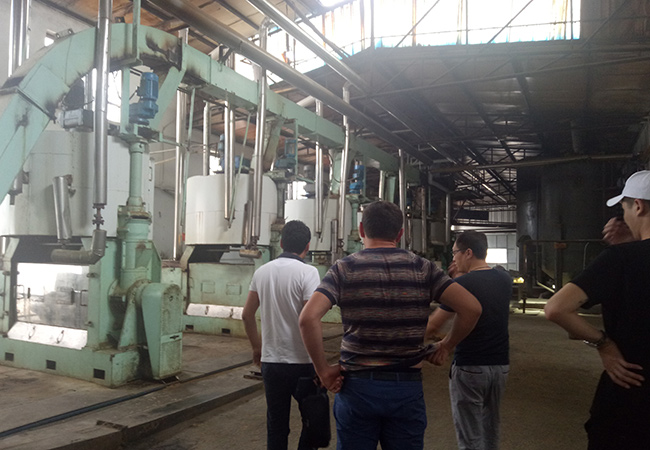 List of unit prices for refined food oil products offered in the market.