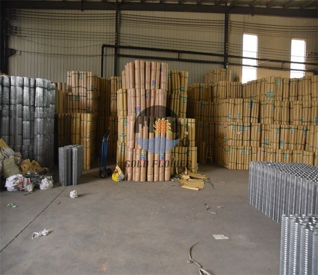 Galvanized welded wire mesh roll