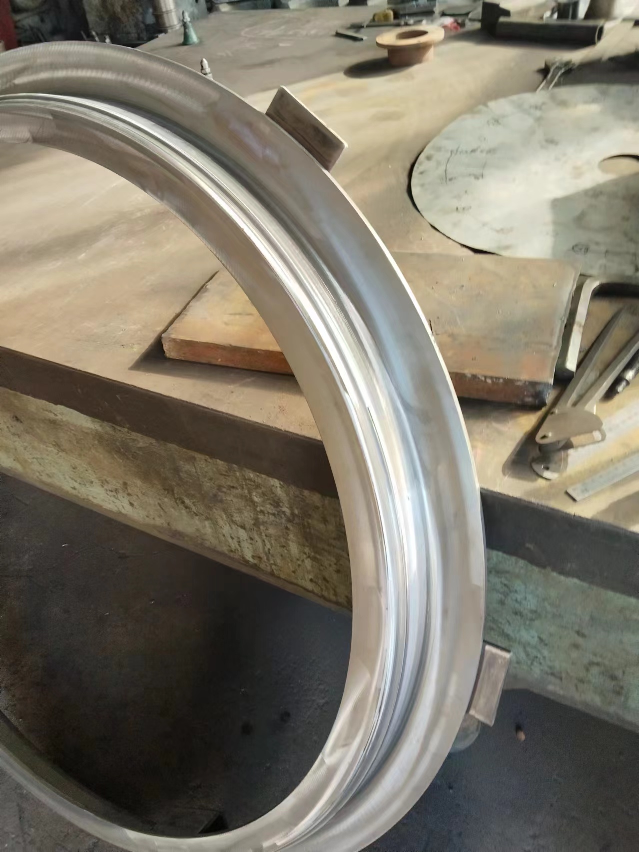 Top Quality Manufacturer of Cement Pipe Molds and Durable Pallets for Construction Industry