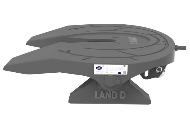 Winter-Ready Hauling: Why the Fifth Wheel Outperforms in Cold-Weather Challenges