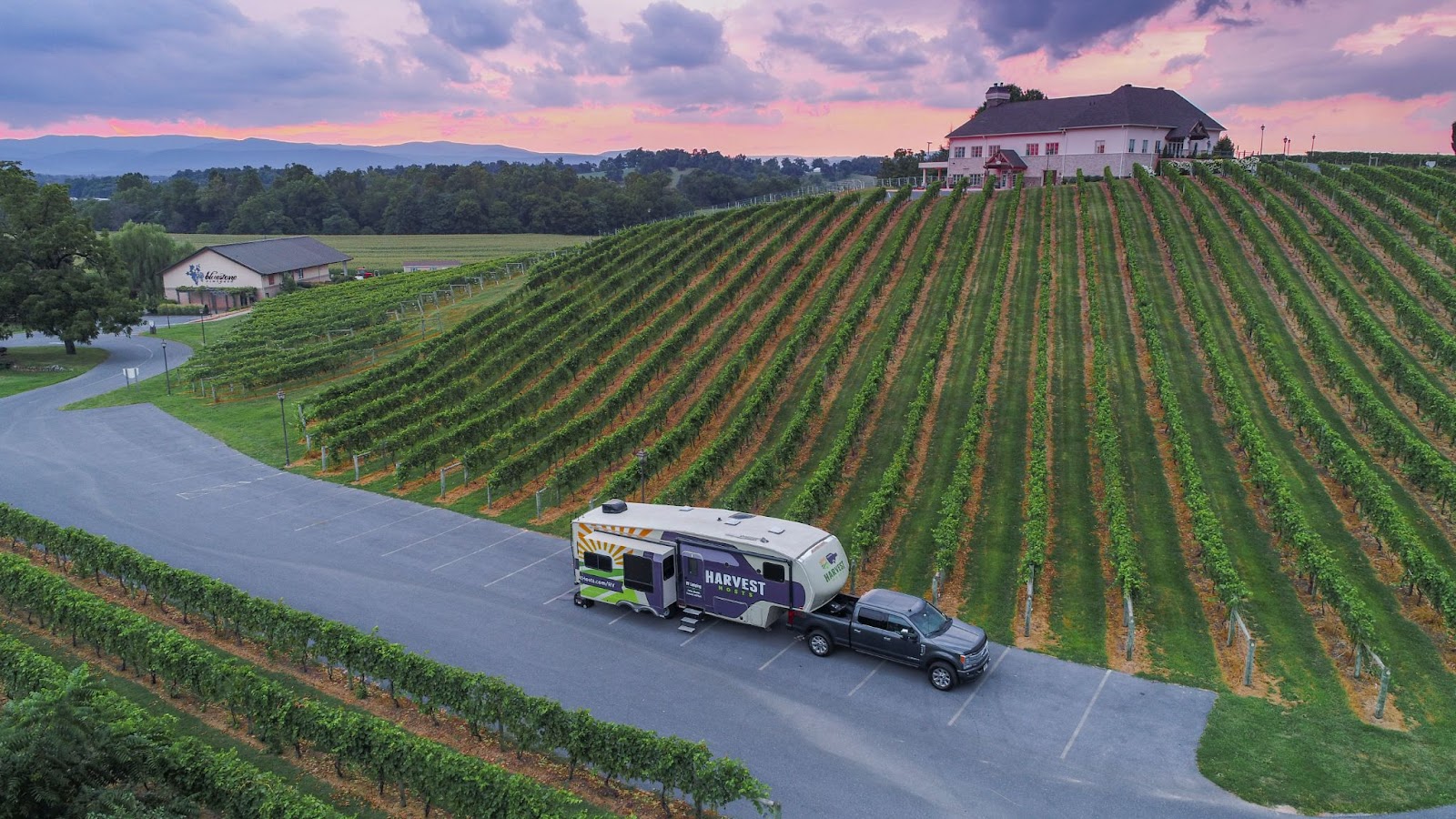 What Is a Fifth Wheel Trailer: Features and Advantages Fifth Wheel