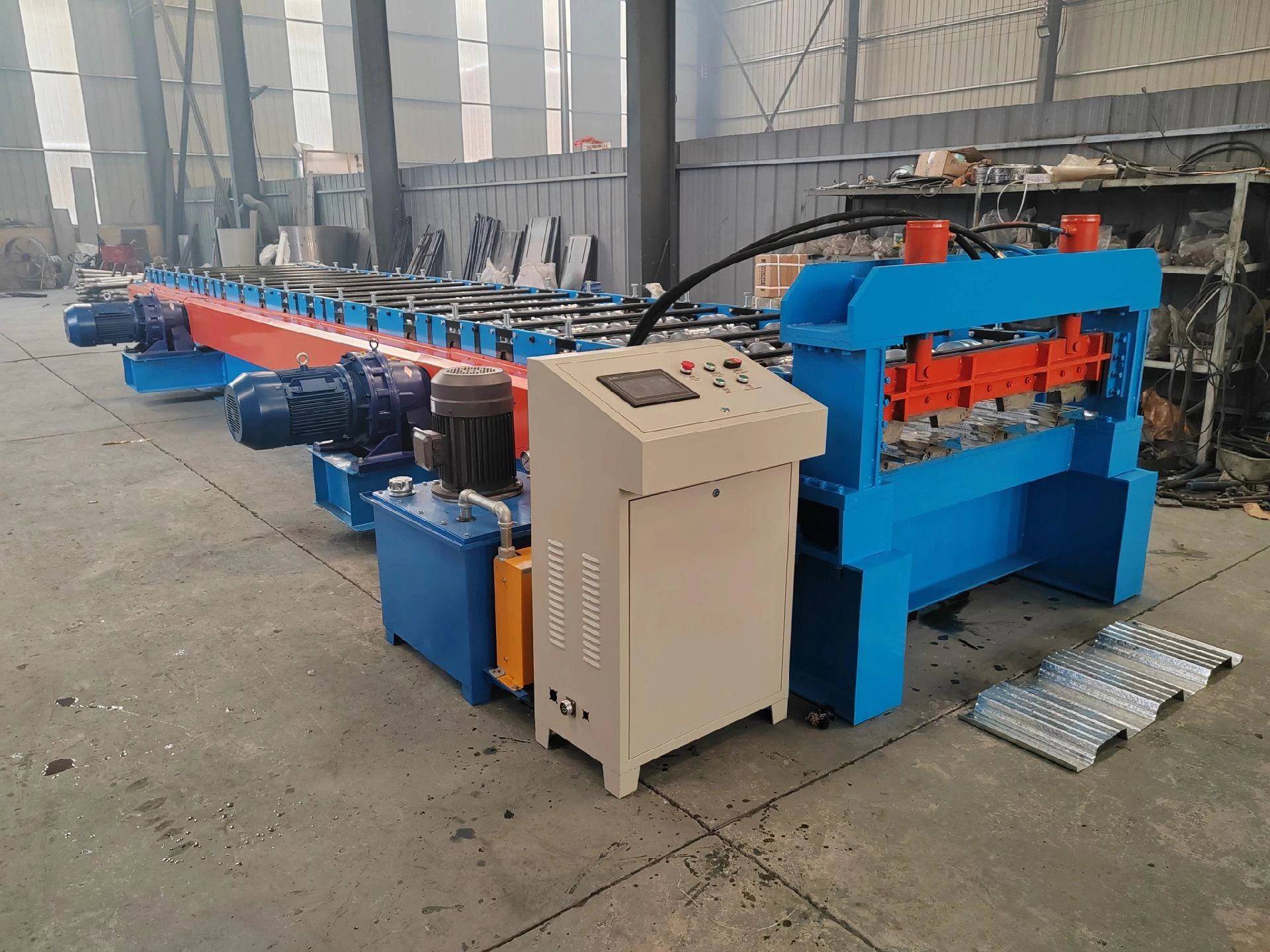 The Main Application Areas of Roof Panel Machine