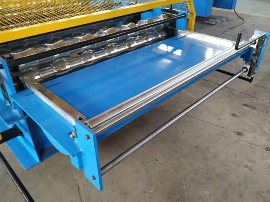 roll forming machine feeding