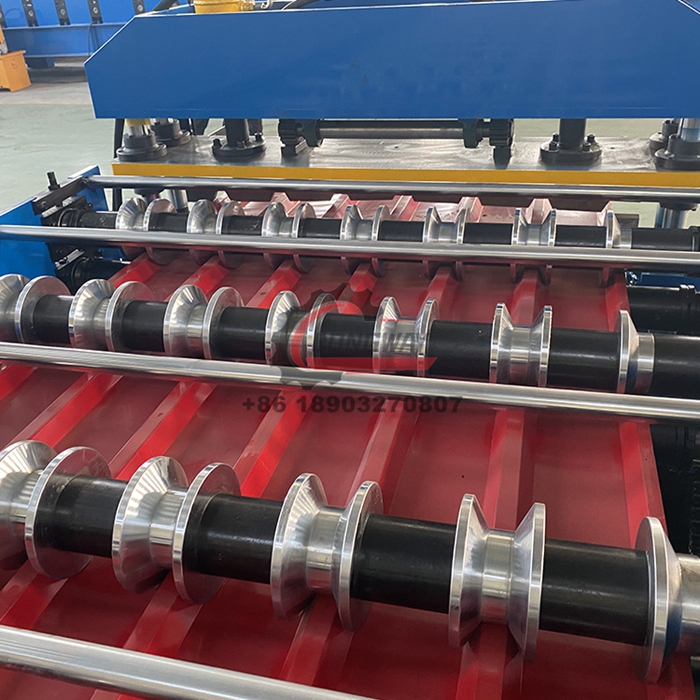 roof panel forming machine10