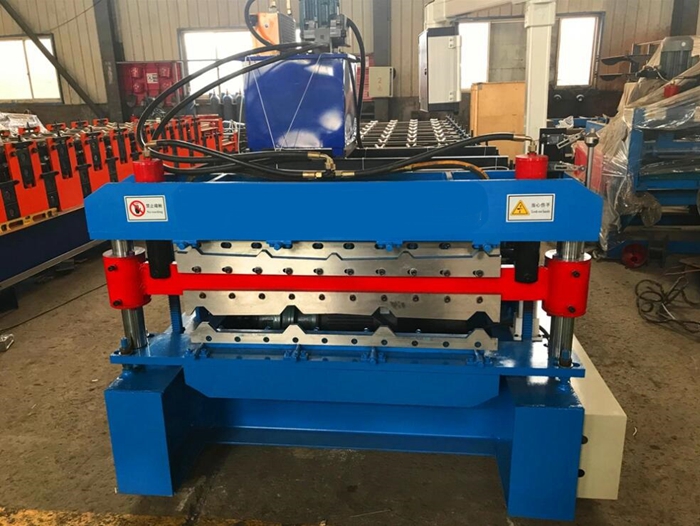 US Metal Roofing Ag and R panel Roll Former