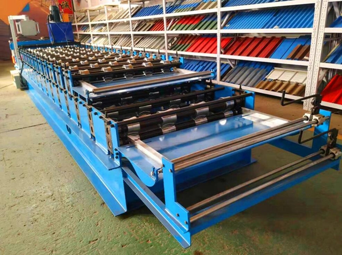 US Metal Roofing Ag and R panel Roll Former