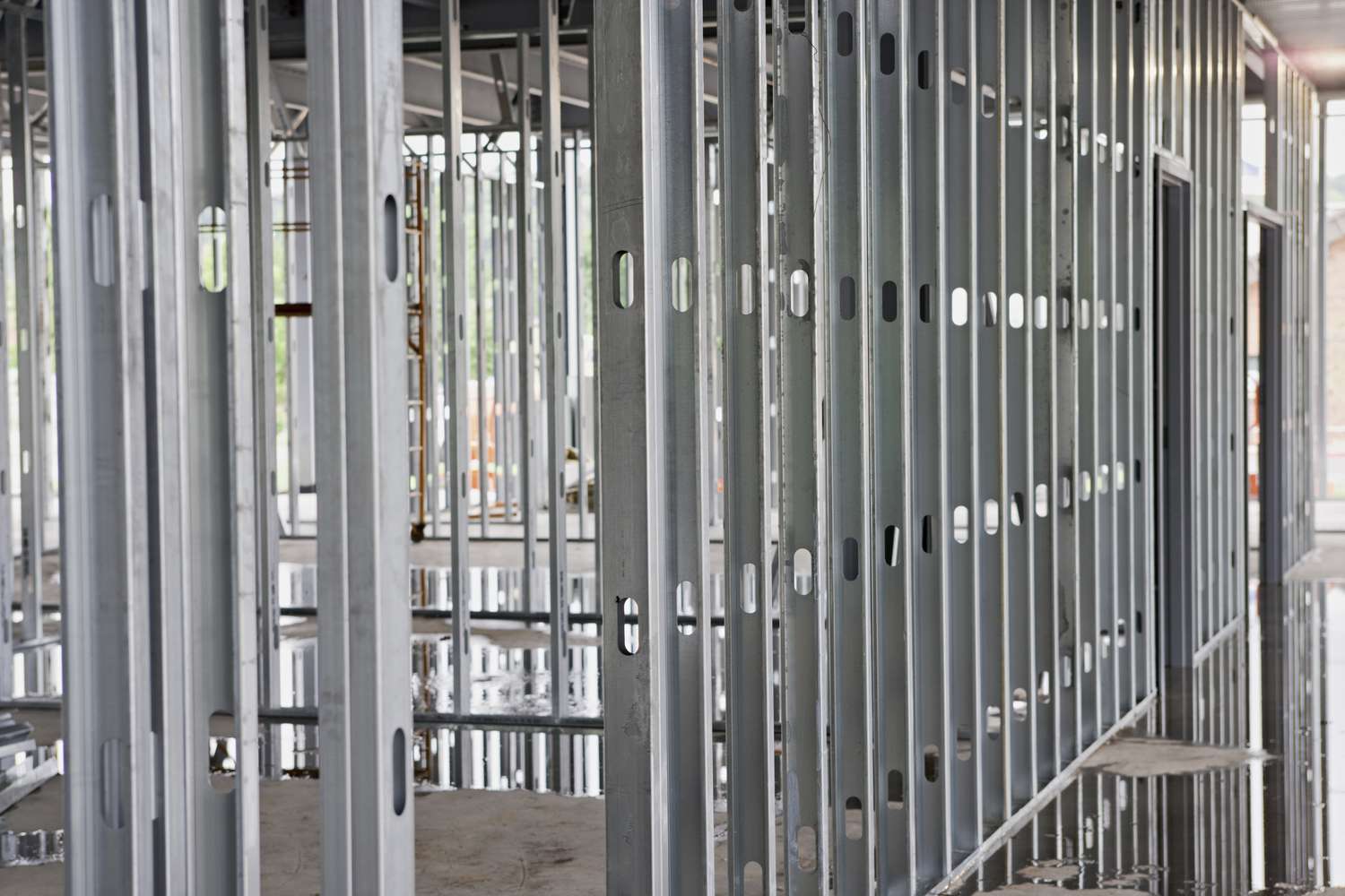 steel-beams-at-construction-site-xxl-157433571-57edd3cc3df78c690f2cb6bf