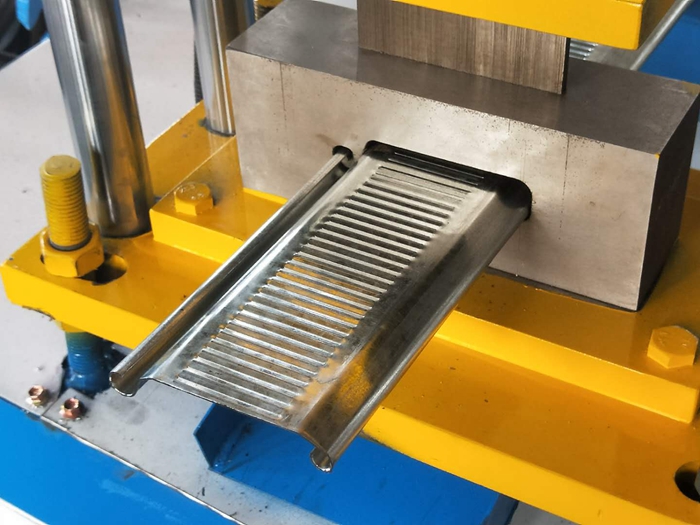 shutter door forming machine03