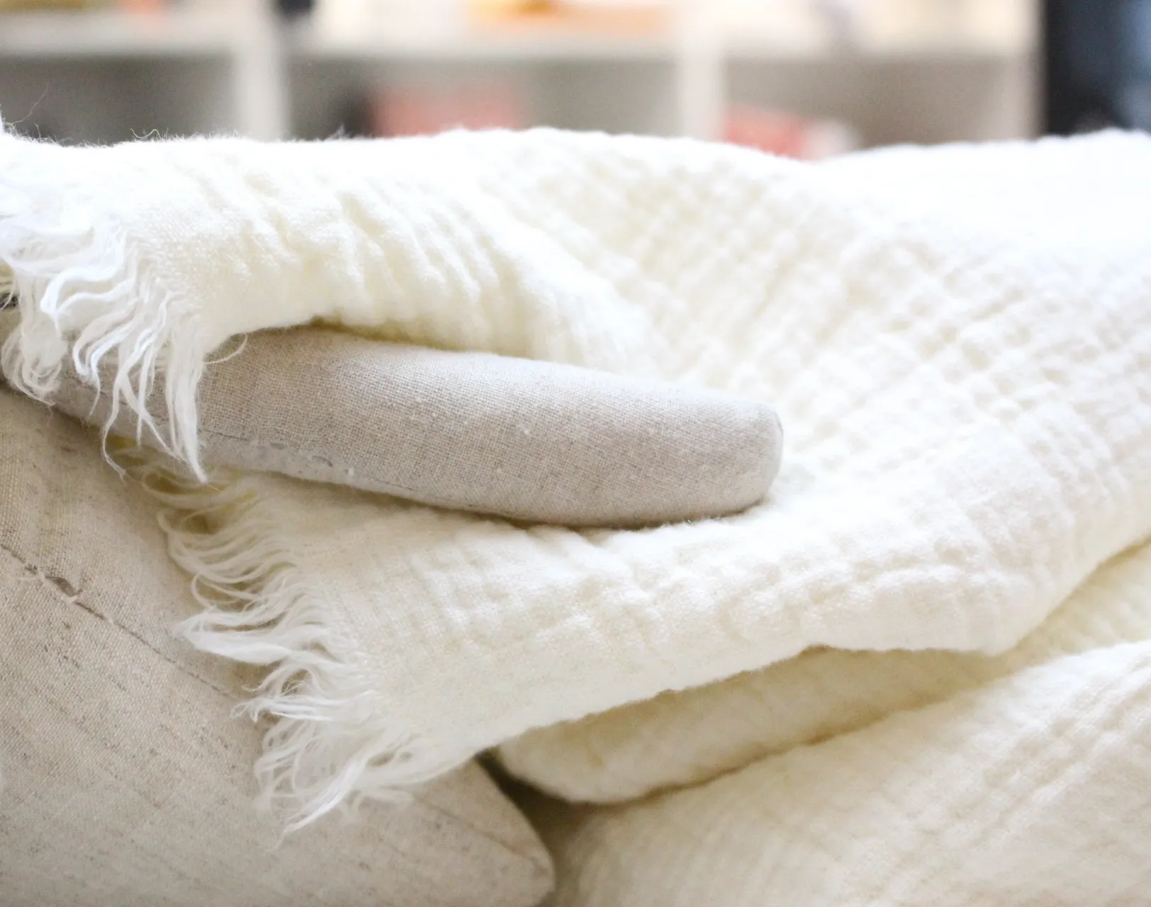 Wholesales Luxury Eco Friendly French Flax Linen Stone Washed Linen Fringed Blanket For Baby Adult Gift