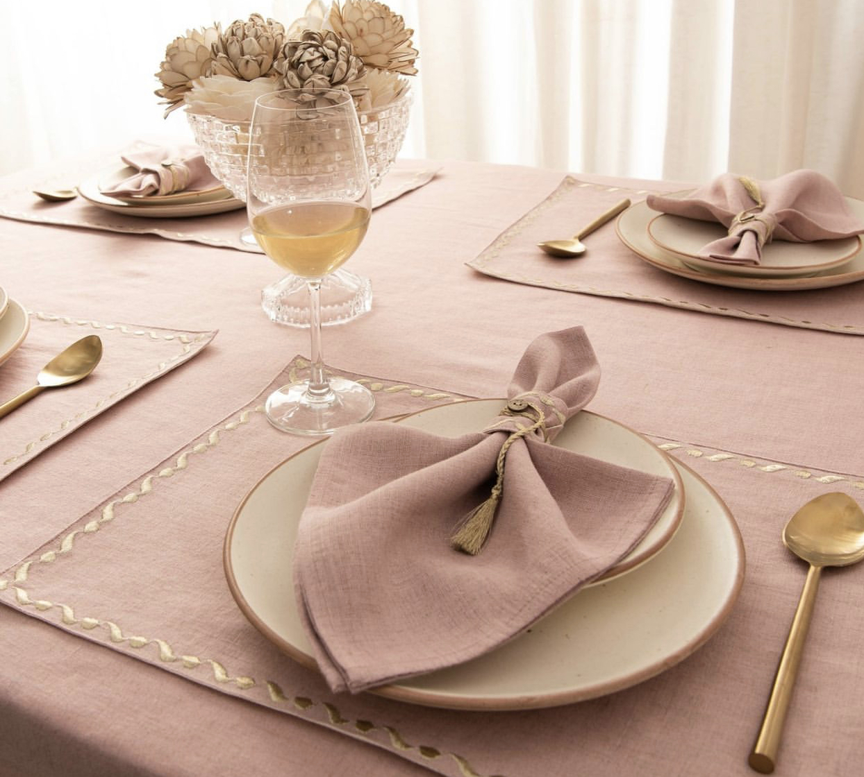 Embroidered letters scalloped placemat linen napkins scallop edge 100% napkin linen