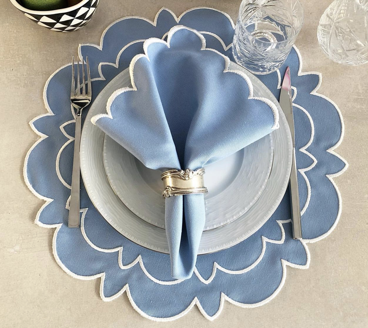 High-Quality Linen Tablecloths for Special Events and Celebrations High-Quality Linen Tablecloths for Special Events and Celebrations