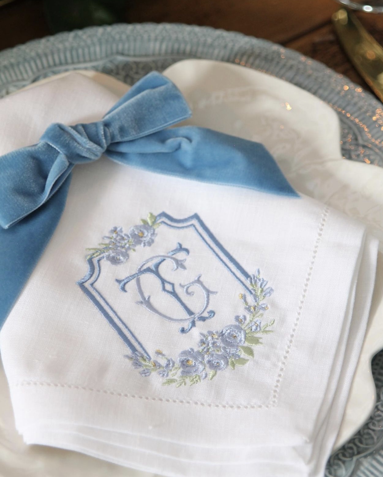 Scalloped & Embroidered Linen Napkins | Wedding & Wholesale