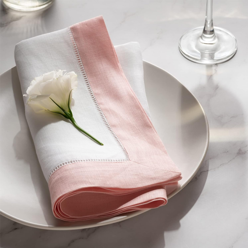 Christmas Cloth Napkins – Festive, Reusable Linen & Overlock