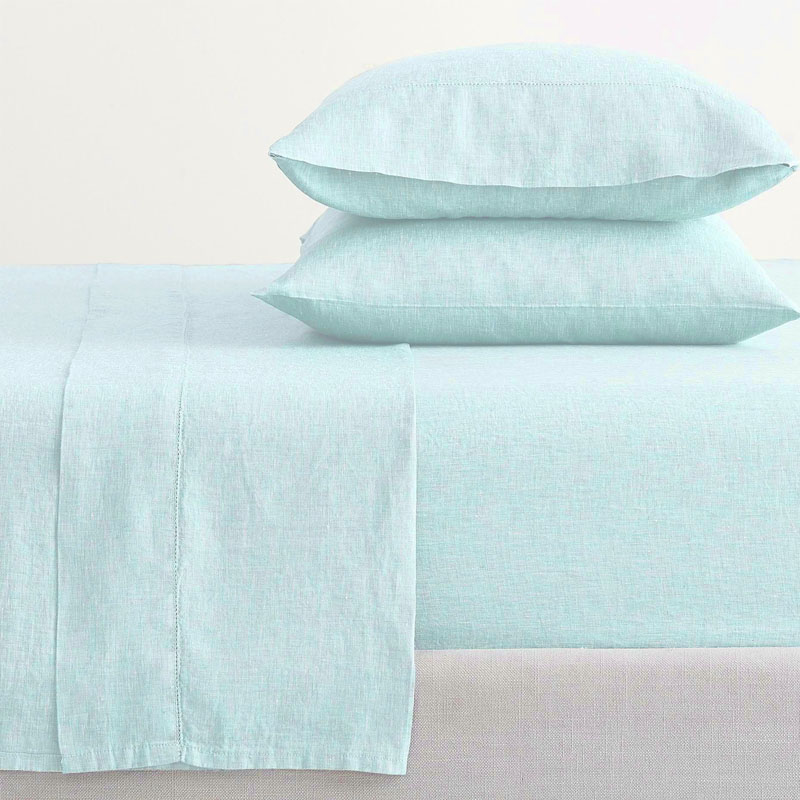 Sustainable Cotton Napkins with Green Patterns for Eco-Friendly Dining Experiences