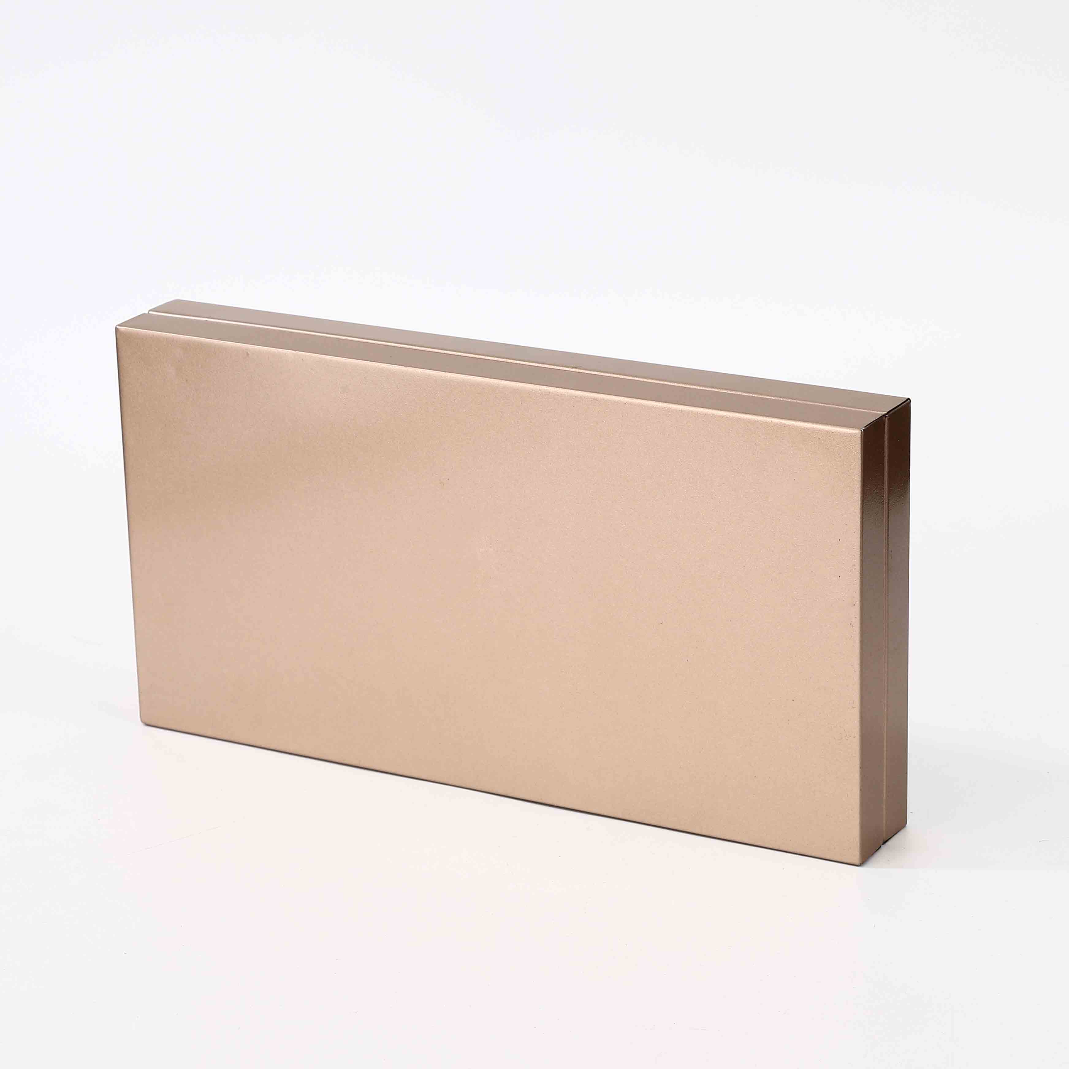 Notable Tin Containers for Growing Plants and Enhancing Green Spaces