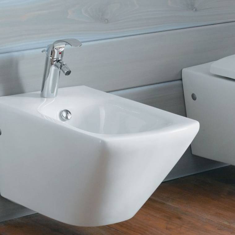 Manufacturer specializing in producing buckets with handles for various industries and applications.