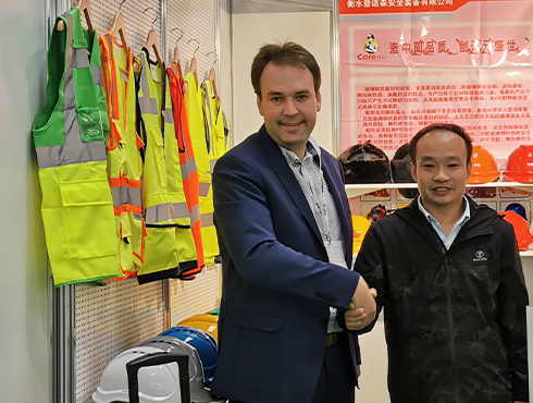 Characteristics of Reflective Safety Clothing