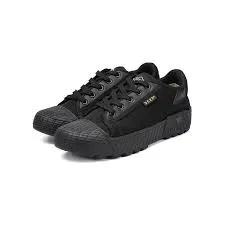 Durable and Comfortable Protective Helmet Featuring an Adjustable Shield for Enhanced Safety and Visibility