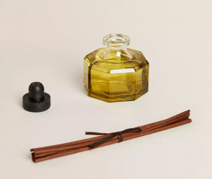 Natural essential oil aromatherapy gold brown glas