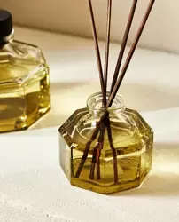 Natural essential oil aromatherapy gold brown glas