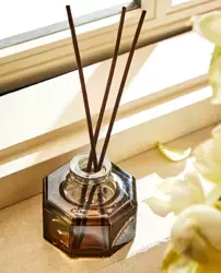 Natural essential oil aromatherapy gold brown glas