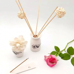 Natural Unscented Beeswax Pillar Candles for Ambient Lighting and Eco-Friendly Home Décor