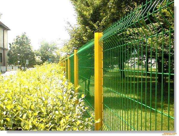 Welded Wire Fencing Rolls for Vine Support Structures