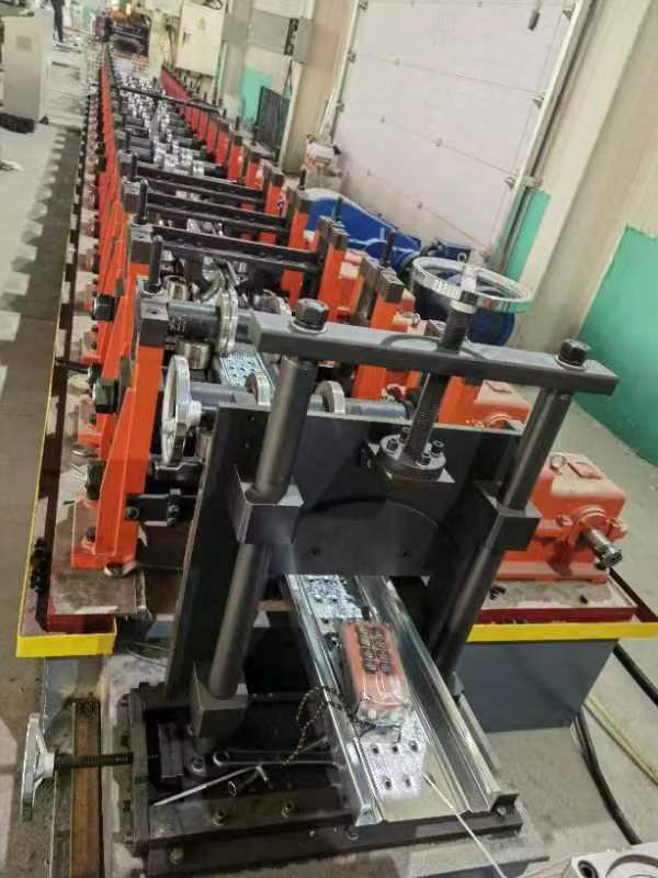 Metal Plank Scaffolding Offers Robust Modern Construction Support