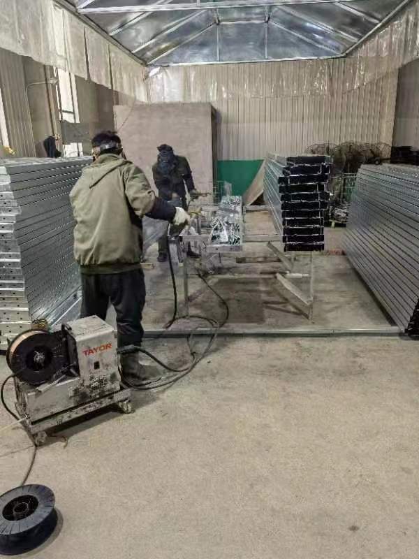 Metal Plank Scaffolding Offers Robust Modern Construction Support