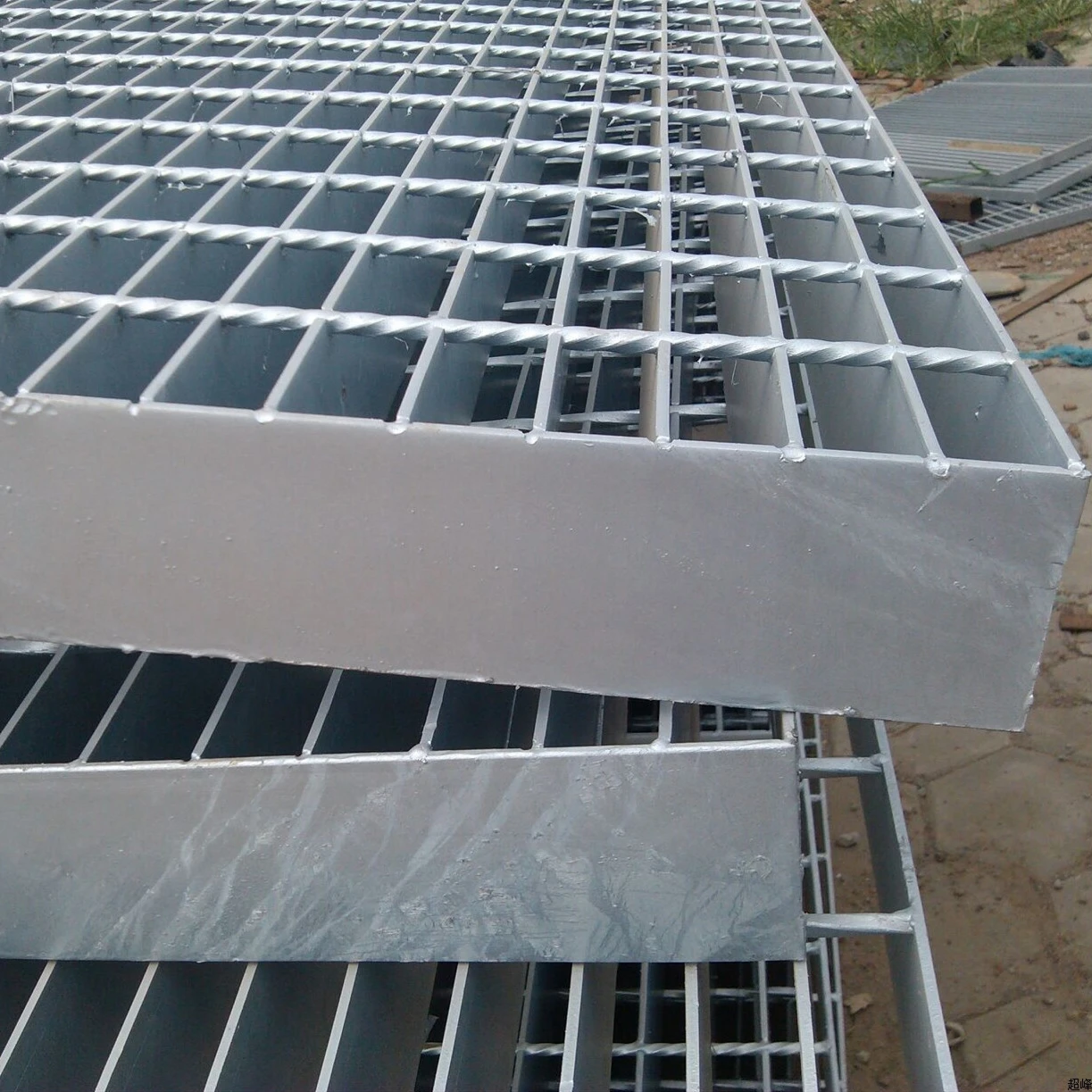Introduction to Hot-Dip Galvanized Grating