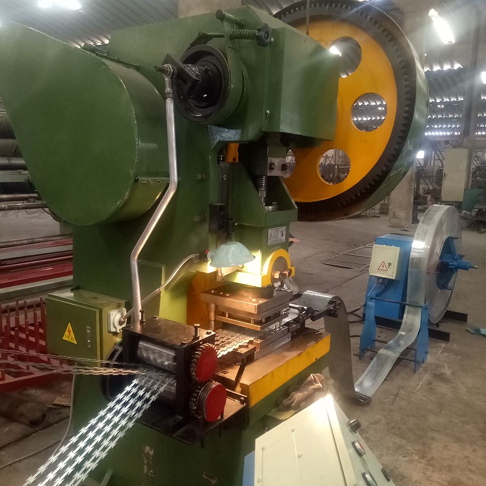 Galvanized Razor Wire Production Techniques by Leading Manufacturers in the Industry