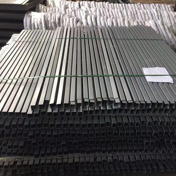 Specialized Supplier of Custom Barbed Wire Solutions for Security and Fencing Needs Specialized Supplier of Custom Barbed Wire Solutions for Security and Fencing Needs