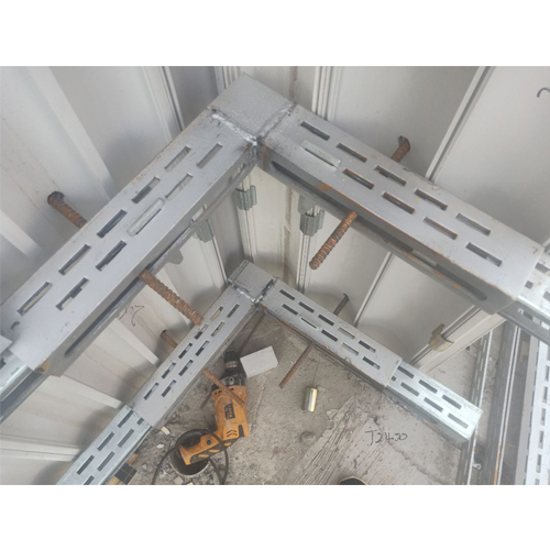 adjustable scaffolding