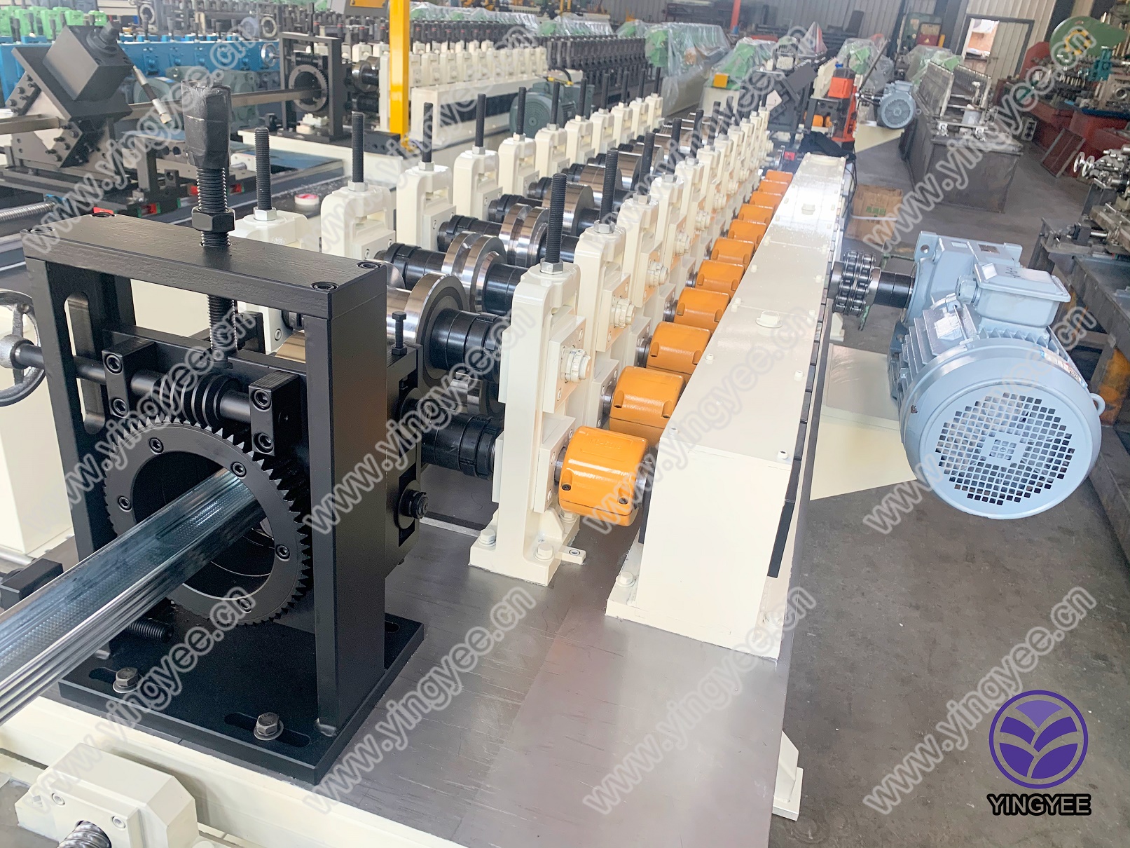 70m/min stud and track machine is working in our Chilean customer's factory