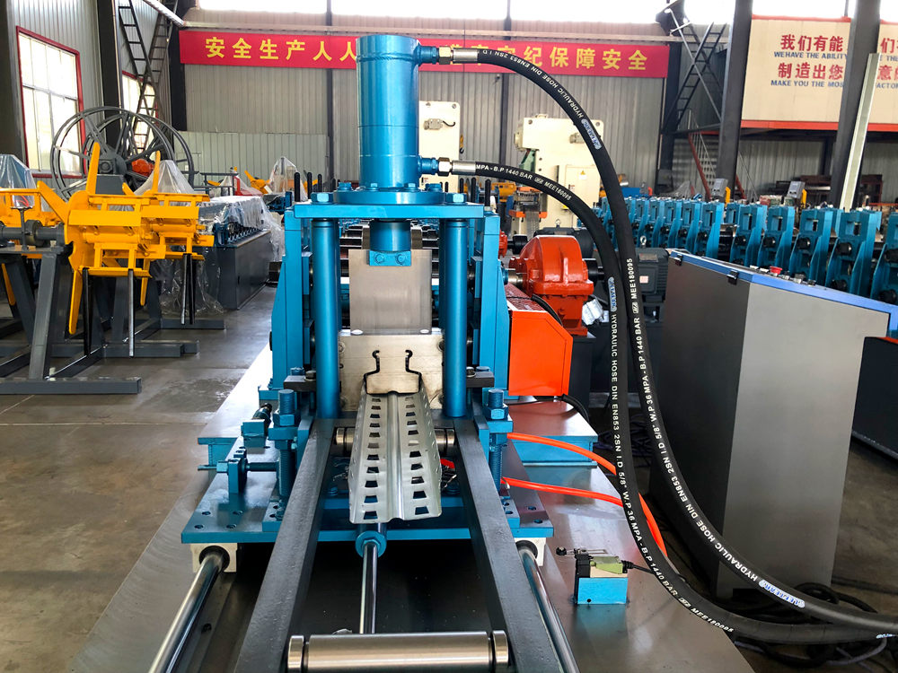 China Gutter Forming Machine for Efficient Gutter Production and Quality Service
