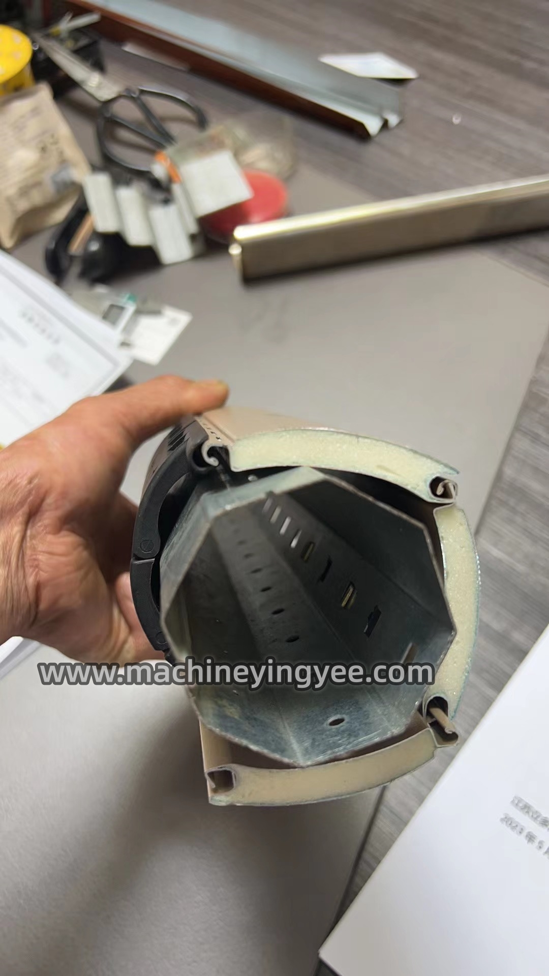 Octagonal tube machine matched with pu roller shutter door