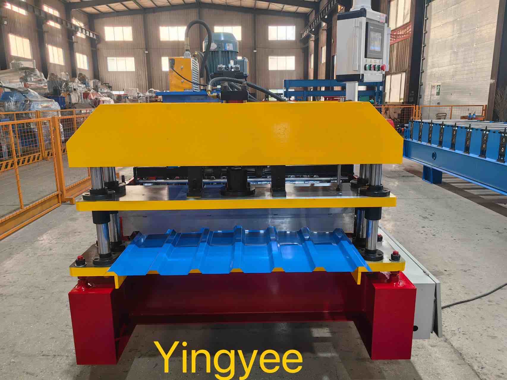 Trapezoid roof sheet roll forming machine