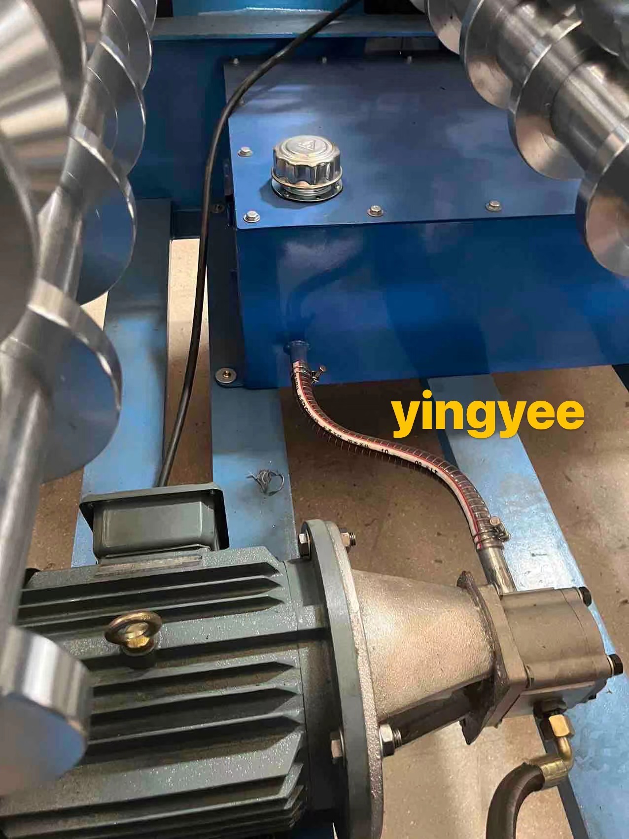 corrugated roll forming machine