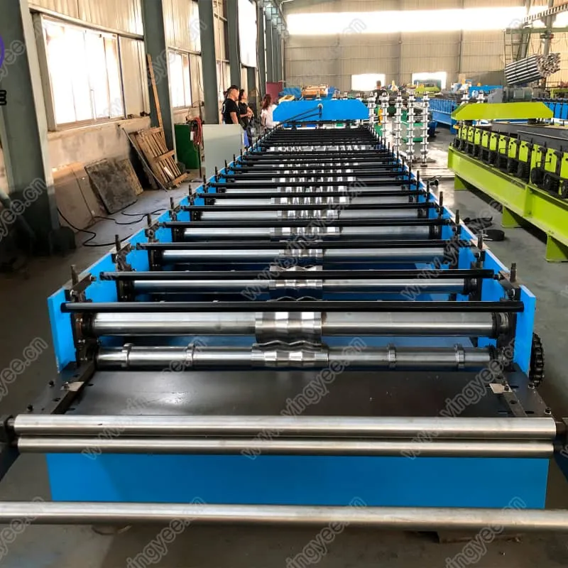 Corrugated roof sheet roll forming machine