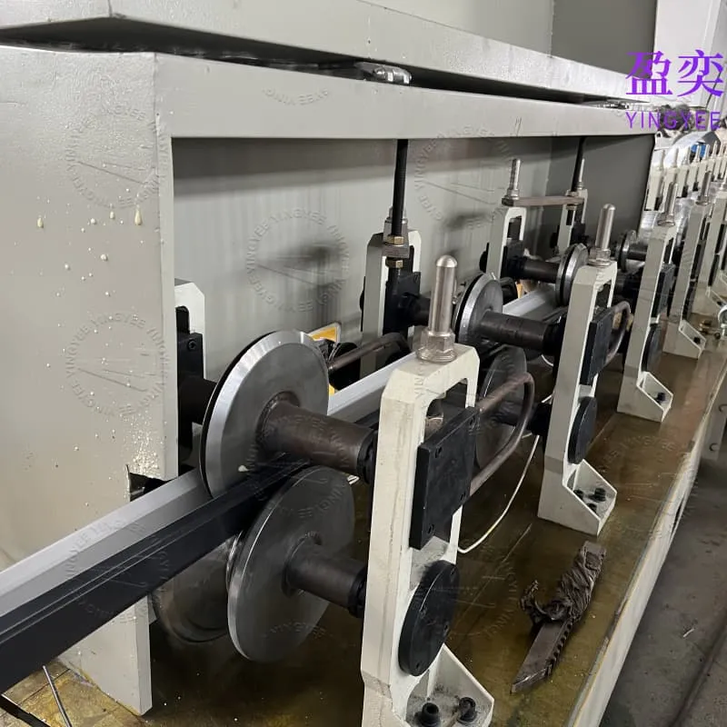 roller shutter door forming machine