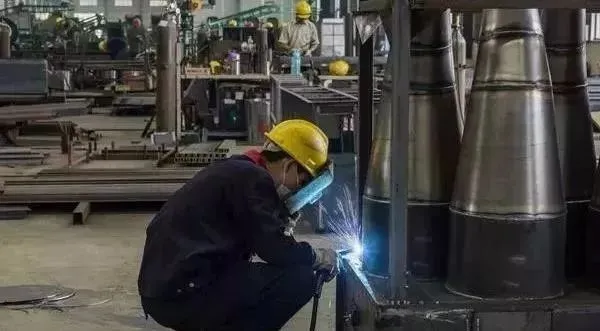 Residual alcohol in the container during welding