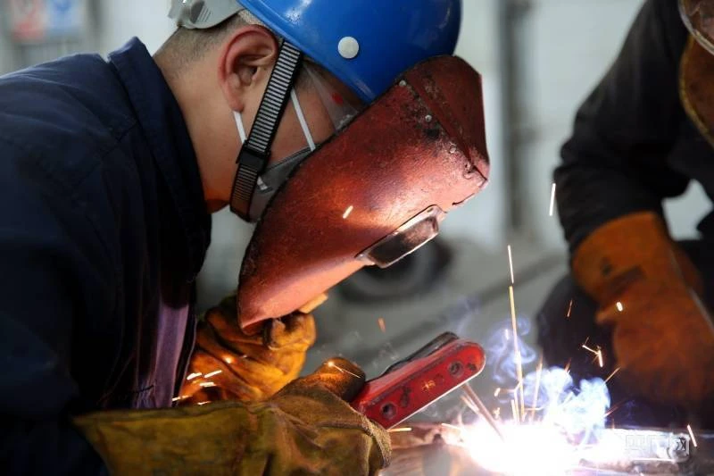 How Welding Helmets Improve Productivity for Metalworkers?