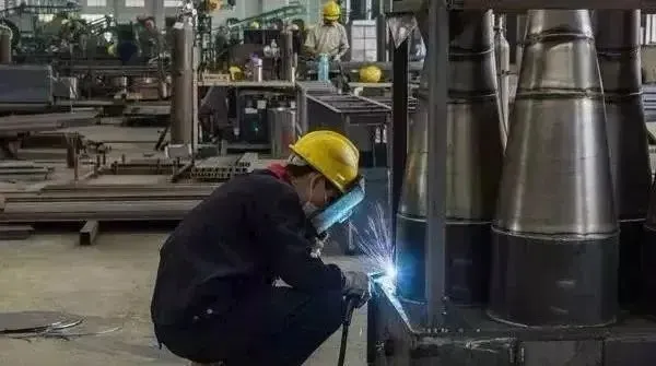 Alcohol barrel exploded after being welded to repair leakage